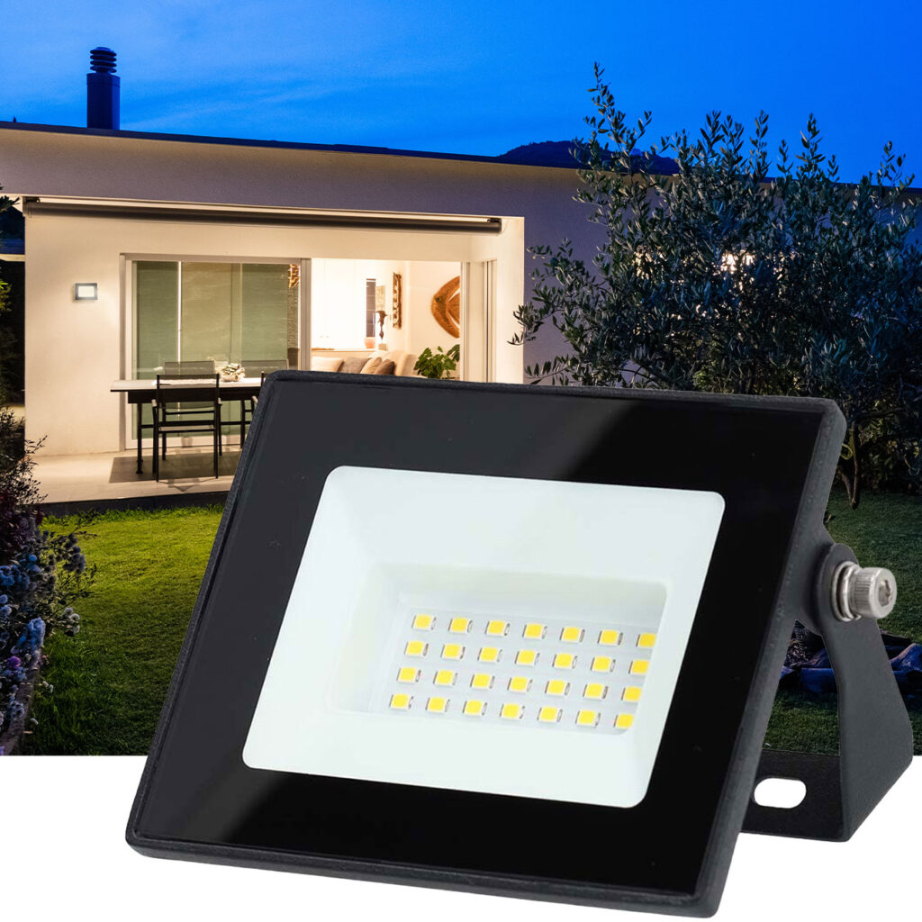 LED Aussenstrahler aus Aluminium, 1620lm, wasserfest (IP65) LED Aussenstrahler aus Aluminium, 1620lm, wasserfest (IP65)
