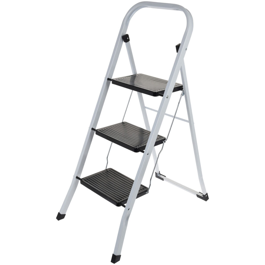 Klappbare Trittleiter, mit drei Stufen, bis 125 kg Klappbare Trittleiter, mit drei Stufen, bis 125 kg