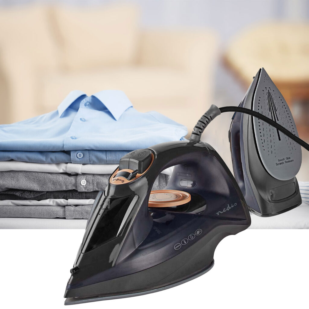 Dampfbügeleisen 2200 W, Kunststoff, Keramische Sohle, 260 ml Wassertank Dampfbügeleisen 2200 W, Kunststoff, Keramische Sohle, 260 ml Wassertank