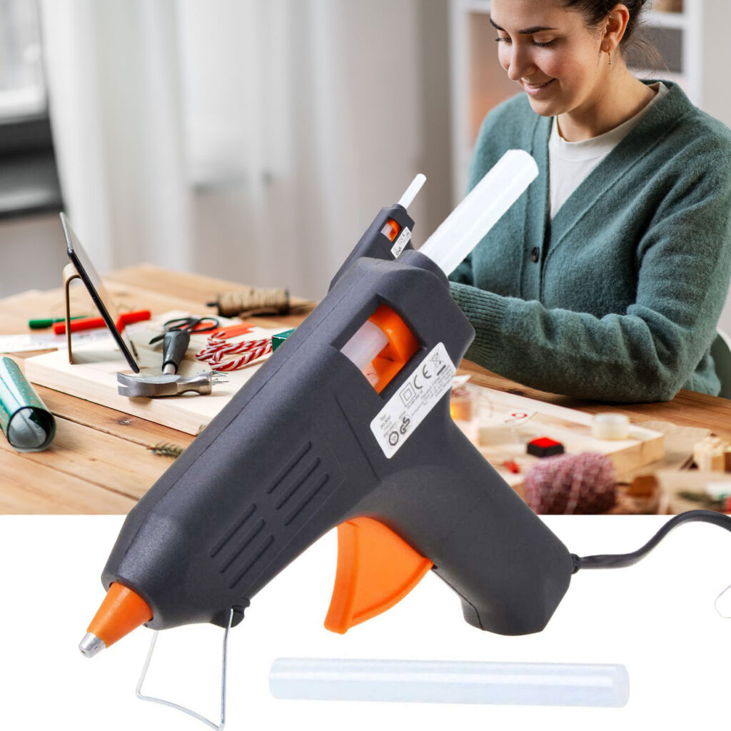 Heissklebepistole mit Aufstellbügel, 40 W, inkl 2 Klebestiften Ø 11 mm Heissklebepistole mit Aufstellbügel, 40 W, inkl 2 Klebestiften Ø 11 mm