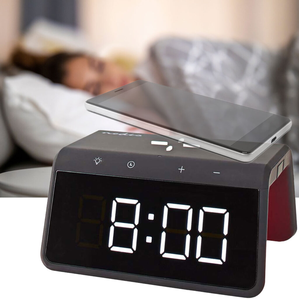 Wecker mit kabelloser Ladestation, Nachtlicht, Qi-Laden, USB-A-Anschluss, schwarz Wecker mit kabelloser Ladestation, Nachtlicht, Qi-Laden, USB-A-Anschluss, schwarz