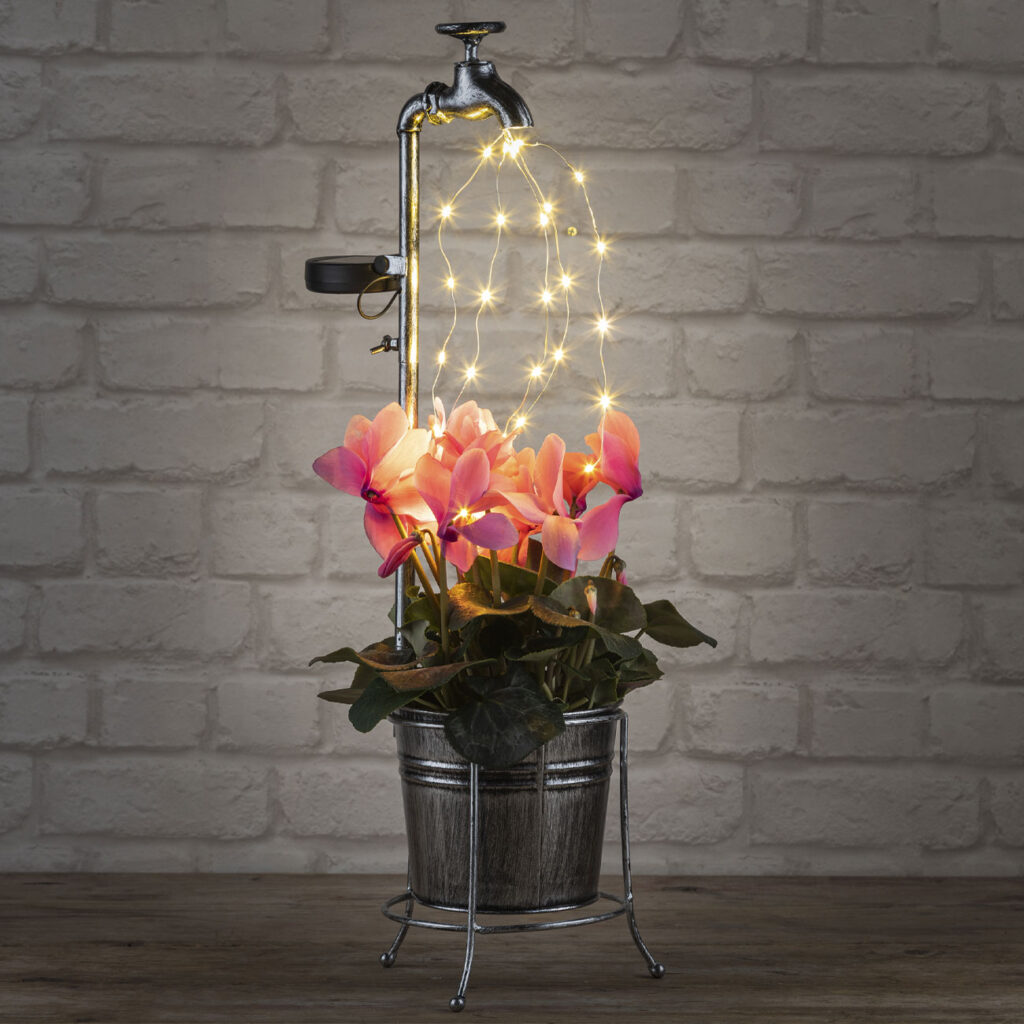 Gartendeko Wasserhahn mit LED-Solar Lichterkette, 30 warmweisse LEDs, inkl. Blumentopf Gartendeko Wasserhahn mit LED-Solar Lichterkette, 30 warmweisse LEDs, inkl. Blumentopf