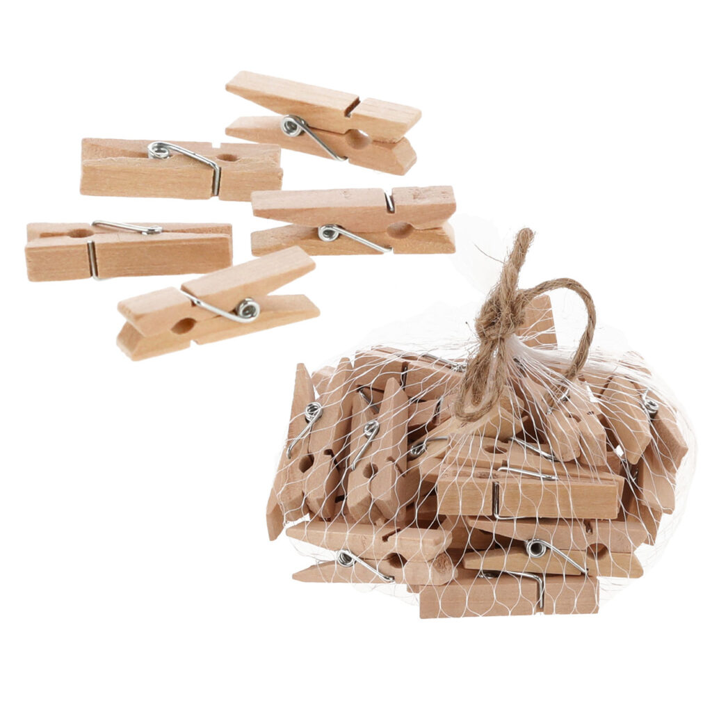 32 Mini-Wäscheklammern im Netz, Holz Klammern aus Kiefernholz, je 1 x 3,5 cm 32 Mini-Wäscheklammern im Netz, Holz Klammern aus Kiefernholz, je 1 x 3,5 cm