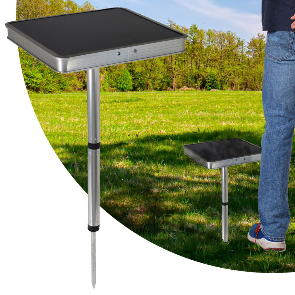 Campingtisch aus Aluminium mit Erdspiess, Klapptisch zum Stecken, 26 x 26 x 43 cm Campingtisch aus Aluminium mit Erdspiess, Klapptisch zum Stecken, 26 x 26 x 43 cm