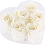 6 cremeweisse Rosen-Duftseifen in Geschenk-Box