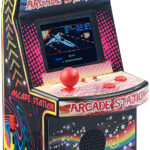 Handlicher Retro-Videogame-Automat, 200 Spiele, LCD-Farb-Display, Akku