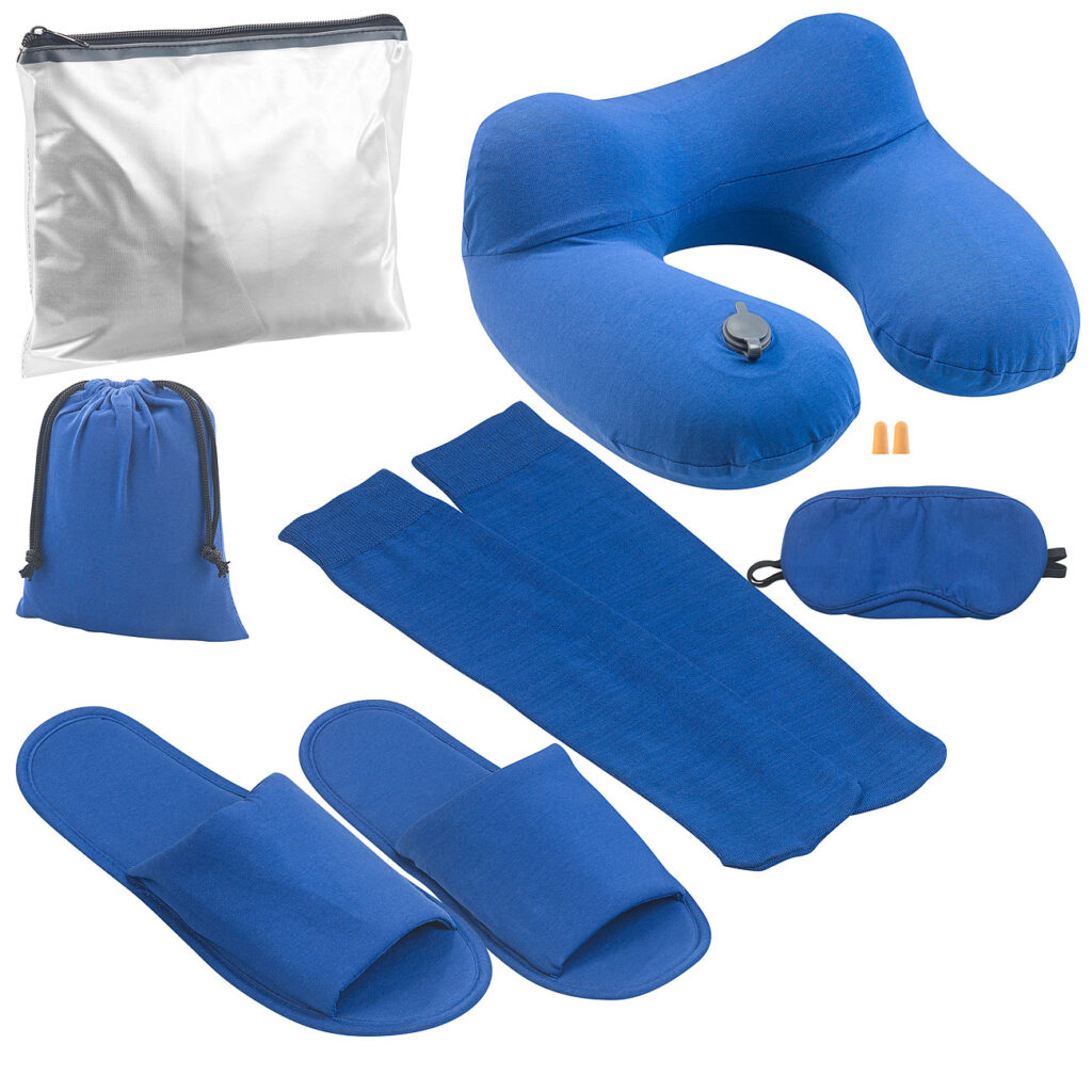 Reise-Set mit Nackenhörnchen, Maske, Ohrenstöpseln, Socken u.v.m. Reise-Set mit Nackenhörnchen, Maske, Ohrenstöpseln, Socken u.v.m.