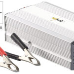 Kfz-Sinus-Spannungswandler 12 Volt auf 230 Volt, USB-Ladeport, 300 Watt