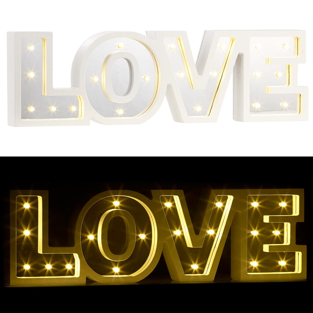 LED-Schriftzug „LOVE“ aus Holz & Spiegeln mit Timer & Batteriebetrieb LED-Schriftzug „LOVE“ aus Holz & Spiegeln mit Timer & Batteriebetrieb