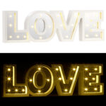 LED-Schriftzug „LOVE“ aus Holz & Spiegeln mit Timer & Batteriebetrieb