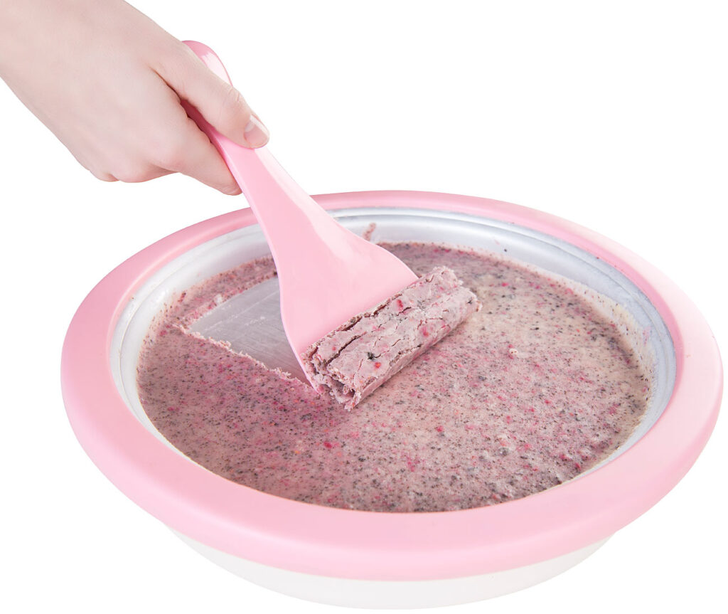 Eis-Teppanyaki-Platte zum Zubereiten von Ice Cream Rolls aus Speiseeis Eis-Teppanyaki-Platte zum Zubereiten von Ice Cream Rolls aus Speiseeis