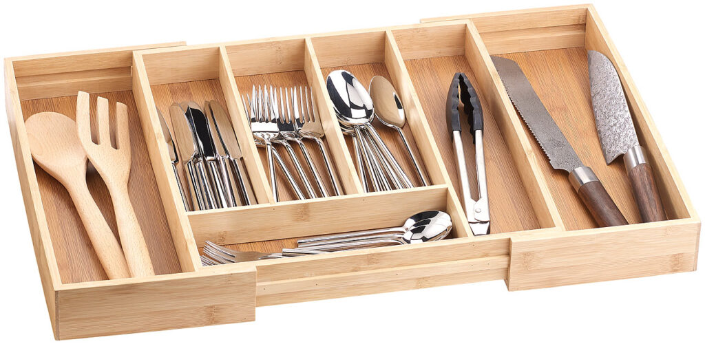 Variabler Bambus-Besteckeinsatz, 6 – 8 Fächer, ausziehbar 37 – 45,5 cm Variabler Bambus-Besteckeinsatz, 6 – 8 Fächer, ausziehbar 37 – 45,5 cm