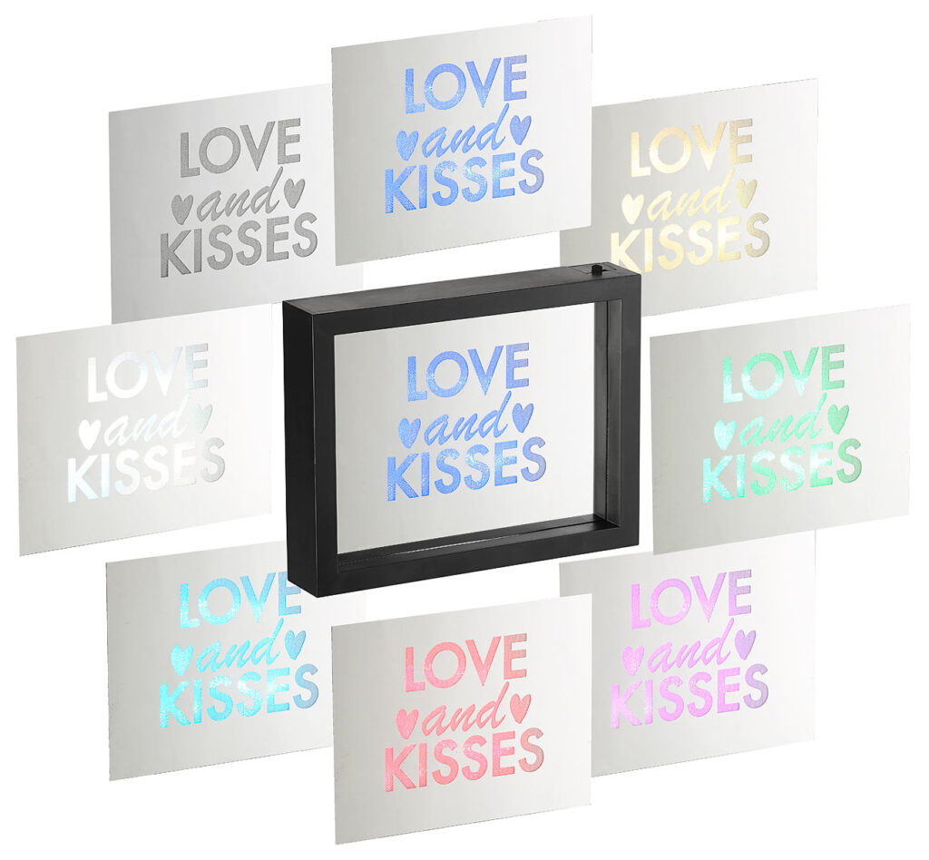 Deko-Spiegel mit Glitzerschrift „Love and Kisses“ und LED-Beleuchtung Deko-Spiegel mit Glitzerschrift „Love and Kisses“ und LED-Beleuchtung
