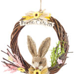 Weidenkranz zum Aufhängen, mit Schriftzug „Frohe Ostern“ und Osterdeko