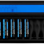 Ladegerät für 16 AA(A)-Akkus und 2 9-Volt-Blöcke, LCD-Display