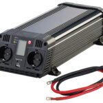 Kfz-Wechselrichter 12 auf 230 Volt, USB Typ A & C, 1.500 W, Sinuswelle