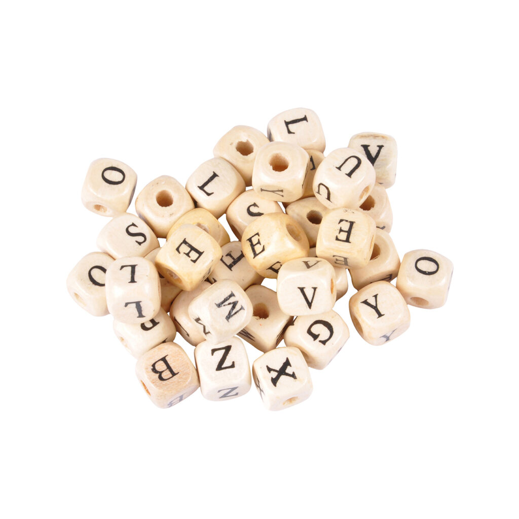 Alphabet-Würfel aus Holz, mit Loch, 50 Stück
