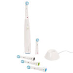 Elektrische Zahnbürste mit 4 weichen Aufsteckbürsten