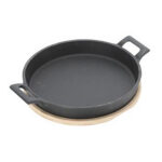 Runde Servierpfanne aus Gusseisen, 2 Henkel und Bambusbrett, Ø 18,5cm