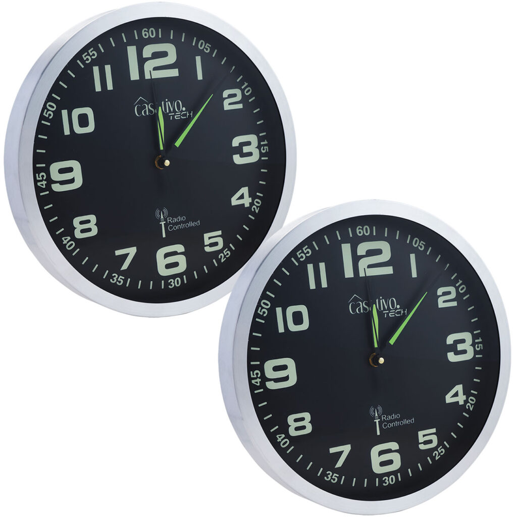 2er-Set Funk-Wanduhr mit laufruhigem Quarz-Uhrwerk, nachleuchtend, Ø 30 cm