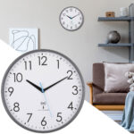 Analoge Funk-Wanduhr, Ø 30 cm, schwarz/weiss, batteriebetrieben