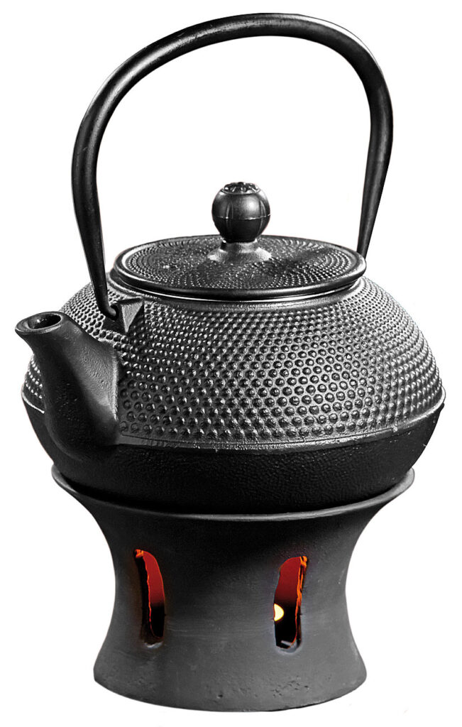 Asiatische Teekanne mit Stövchen aus Gusseisen