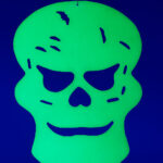 Glow-in-the-dark Halloween-Fensterdeko Totenkopf, 26 x 19 cm