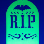 Glow-in-the-dark Halloween-Fensterdeko Grabstein, 26 x 19 cm