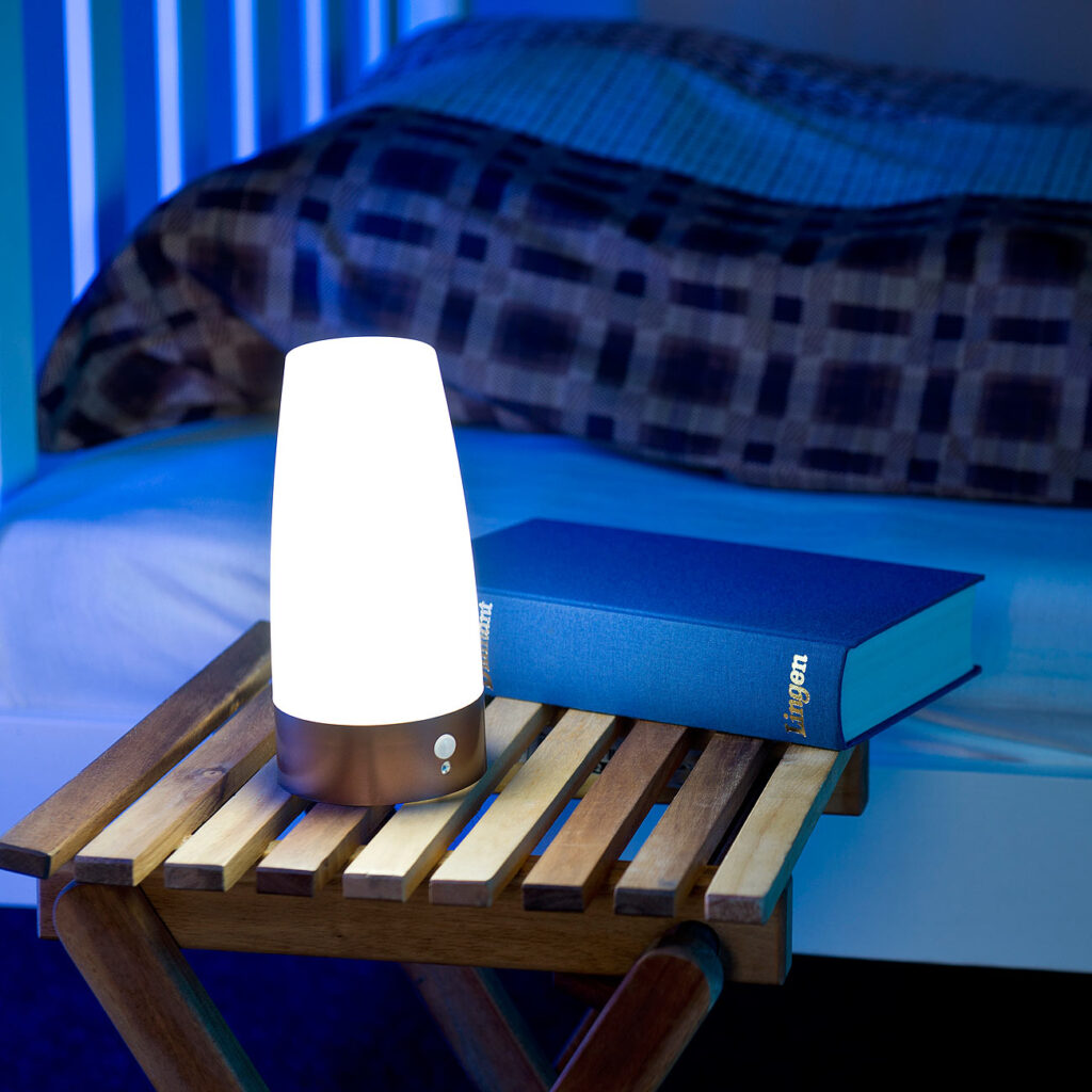 LED-Tischlampe mit PIR-Bewegungs-Sensor, batteriebetrieben,warm weiss