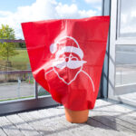 Winterschutz-Haube „Weihnachtsmann“ für Pflanzen, 110 x 120cm