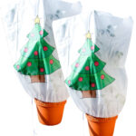2er-Set Winterschutz-Haube „Weihnachtsbaum“ für Pflanzen, 110 x 120 cm