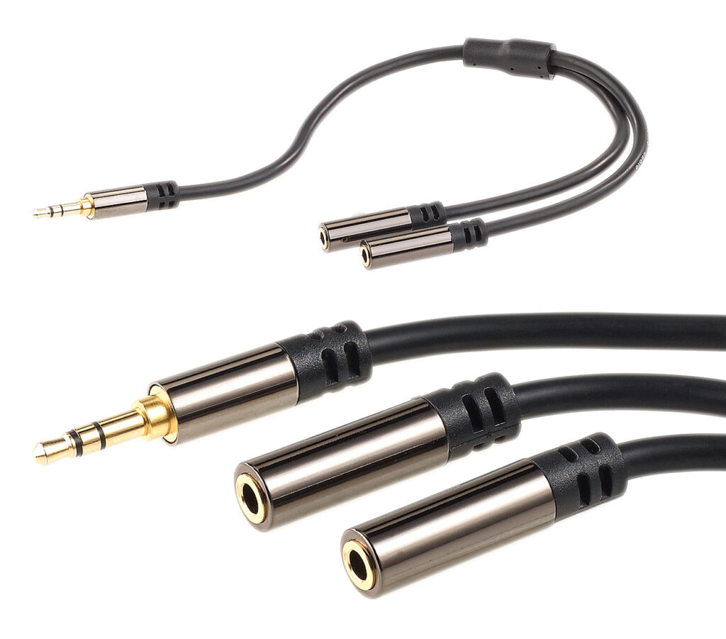 Premium-Y-Adapter 3,5-mm-Klinken-Stecker auf 2 Buchsen, Stereo, 0,15 m
