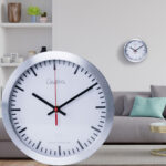 Funk-Wanduhr mit Quarz-Uhrwerk & Aluminiumgehäuse, Ø 25cm Funk-Wanduhr mit Quarz-Uhrwerk & Aluminiumgehäuse, Ø 25cm