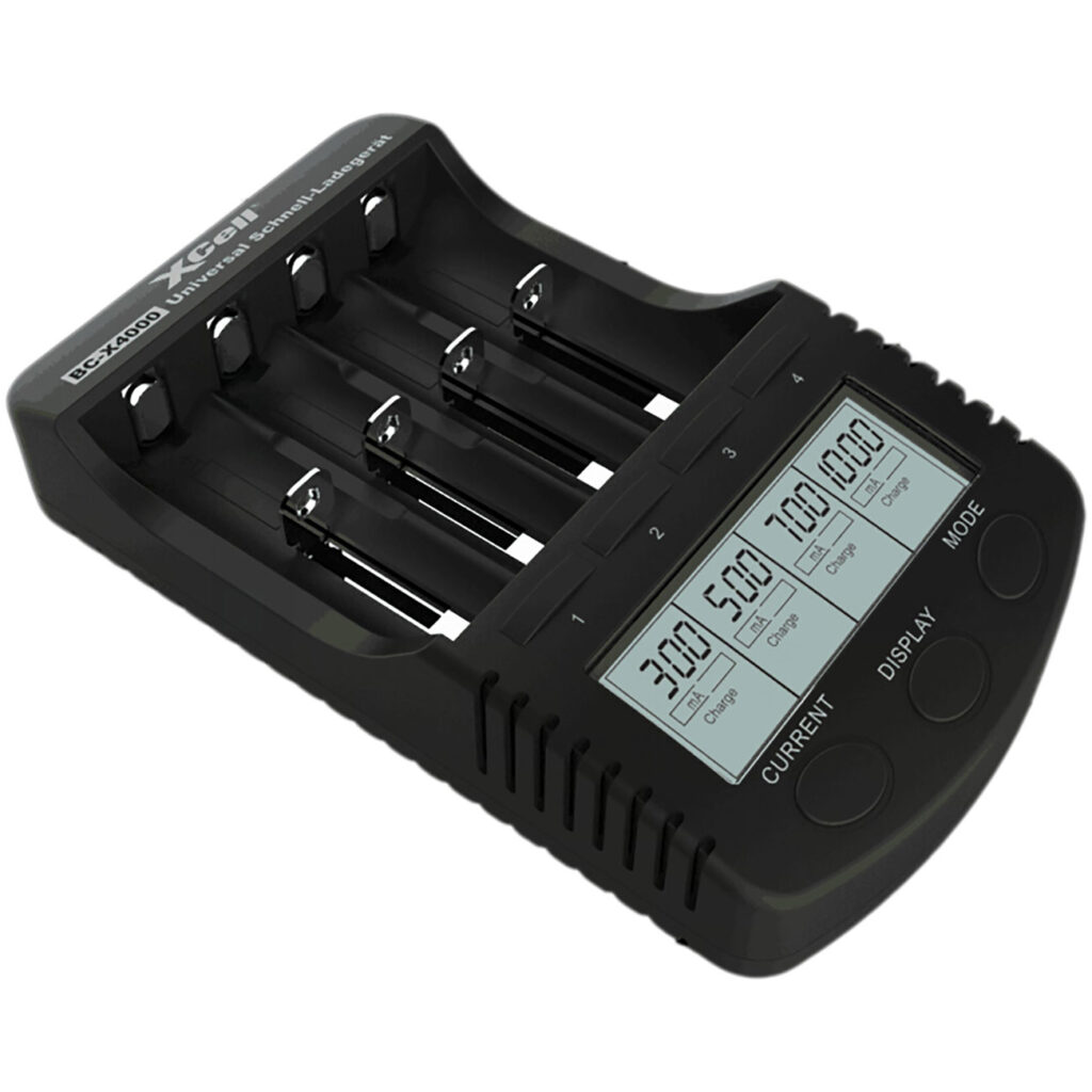 Schnellladegerät mit LCD-Display, 4 Akku Ladeplätze plus 5V USB-Anschluss