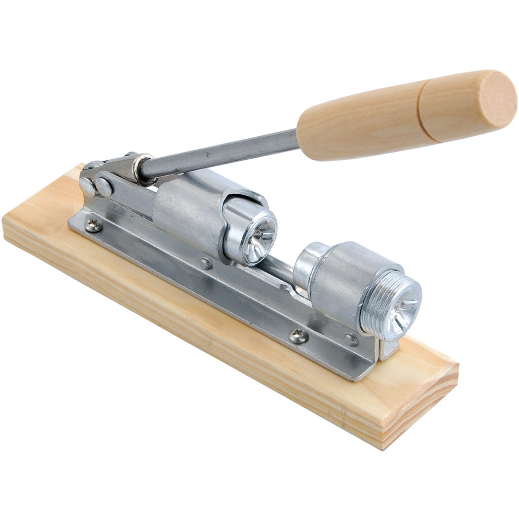 Retro Nussknacker mit innovativer Hebeltechnik