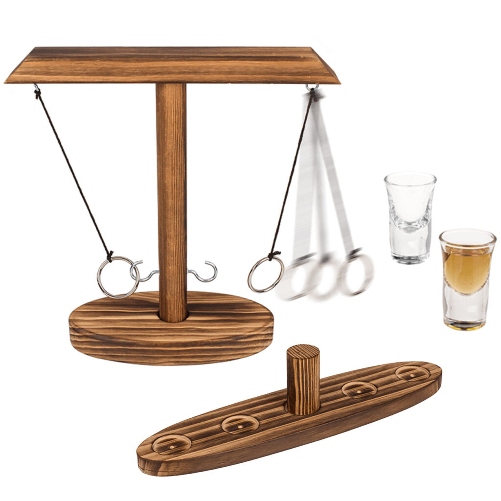 Ringwurf-Trinkspiel aus Holz mit 2 Shot-Gläsern Ringwurf-Trinkspiel aus Holz mit 2 Shot-Gläsern