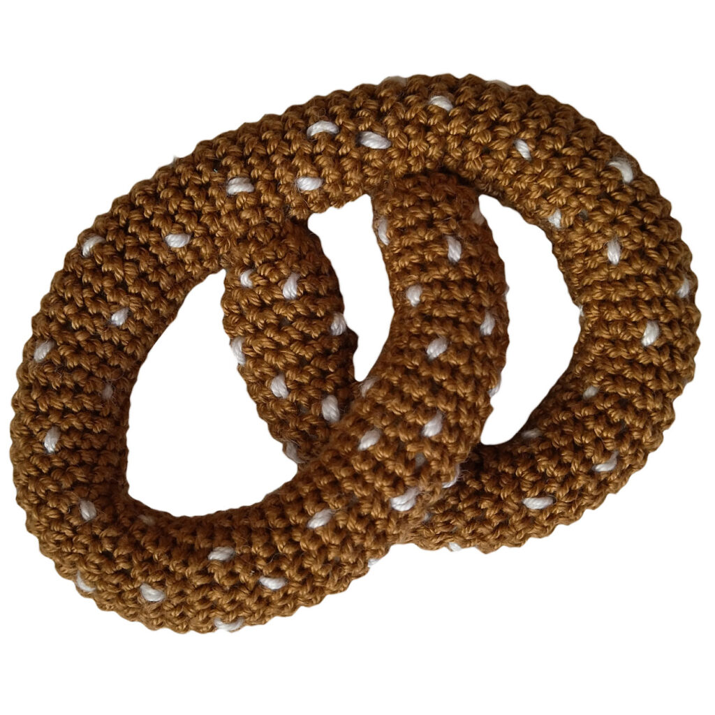 Häkel-Brezel, handgemacht, Deko-Brezel, 13 cm