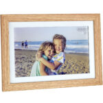 Digitaler Bilderrahmen, helle Holzoptik mit App-Steuerung & weltweitem Bild-Upload