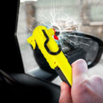 Kfz-Taschenlampe ProGuard mit Notfall-Hammer, Gurtschneider, Haken & Magneten