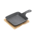 Quadratische Servierpfanne aus Gusseisen mit Bambusbrett, Ø 15cm