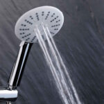 Massageduschkopf mit Wassersparfunktion, 24 x Ø 12 cm Massageduschkopf mit Wassersparfunktion, 24 x Ø 12 cm