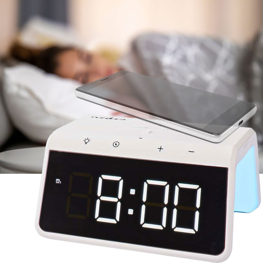 Wecker mit kabelloser Ladestation, Nachtlicht, Qi-Laden, USB-A-Anschluss, weiss