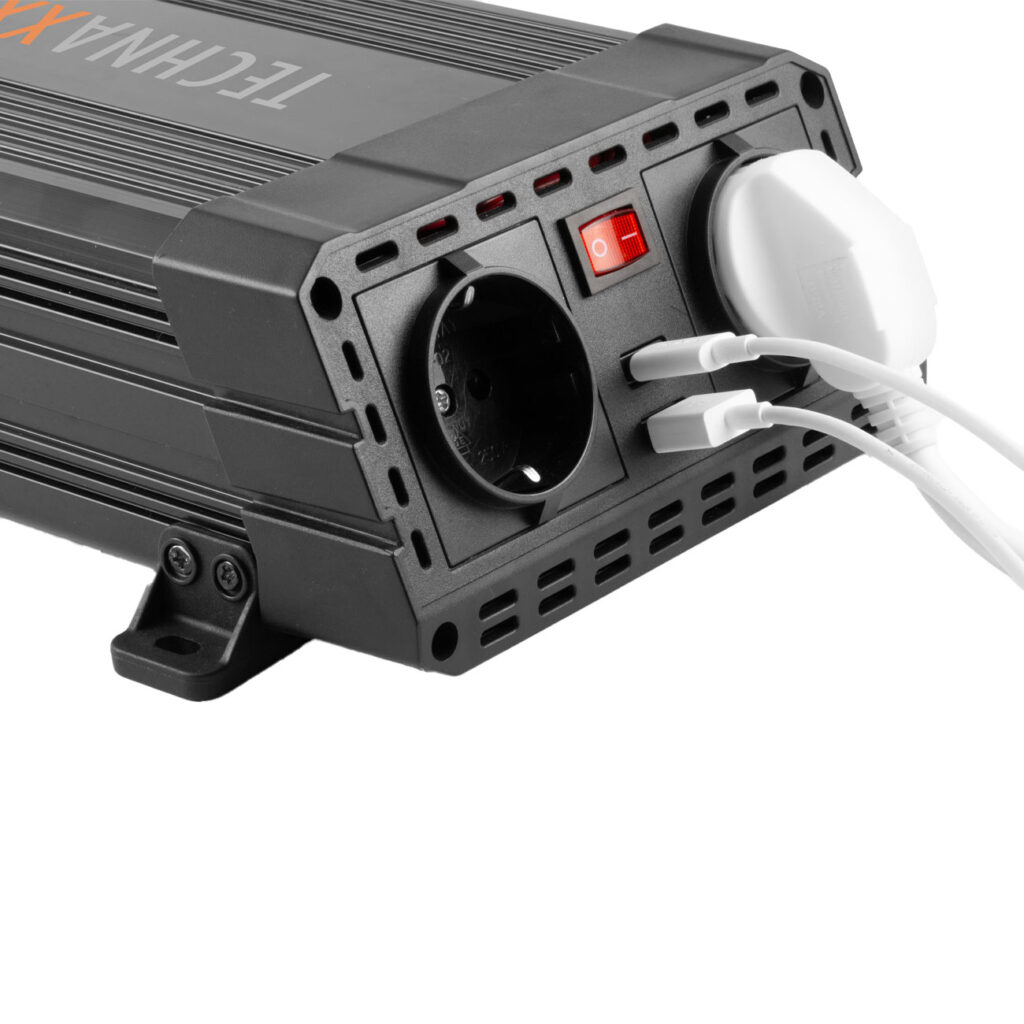 Kfz-Wechselrichter 12 auf 230V mit 2 Steckdosen & 2 USB Ladports, 600/1200 Watt