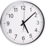 Analoge Funk-Wanduhr, Ø 30 cm, silber/weiss, batteriebetrieben