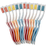 Zahnbürsten 12er-Set, 3 verschiedene Farben