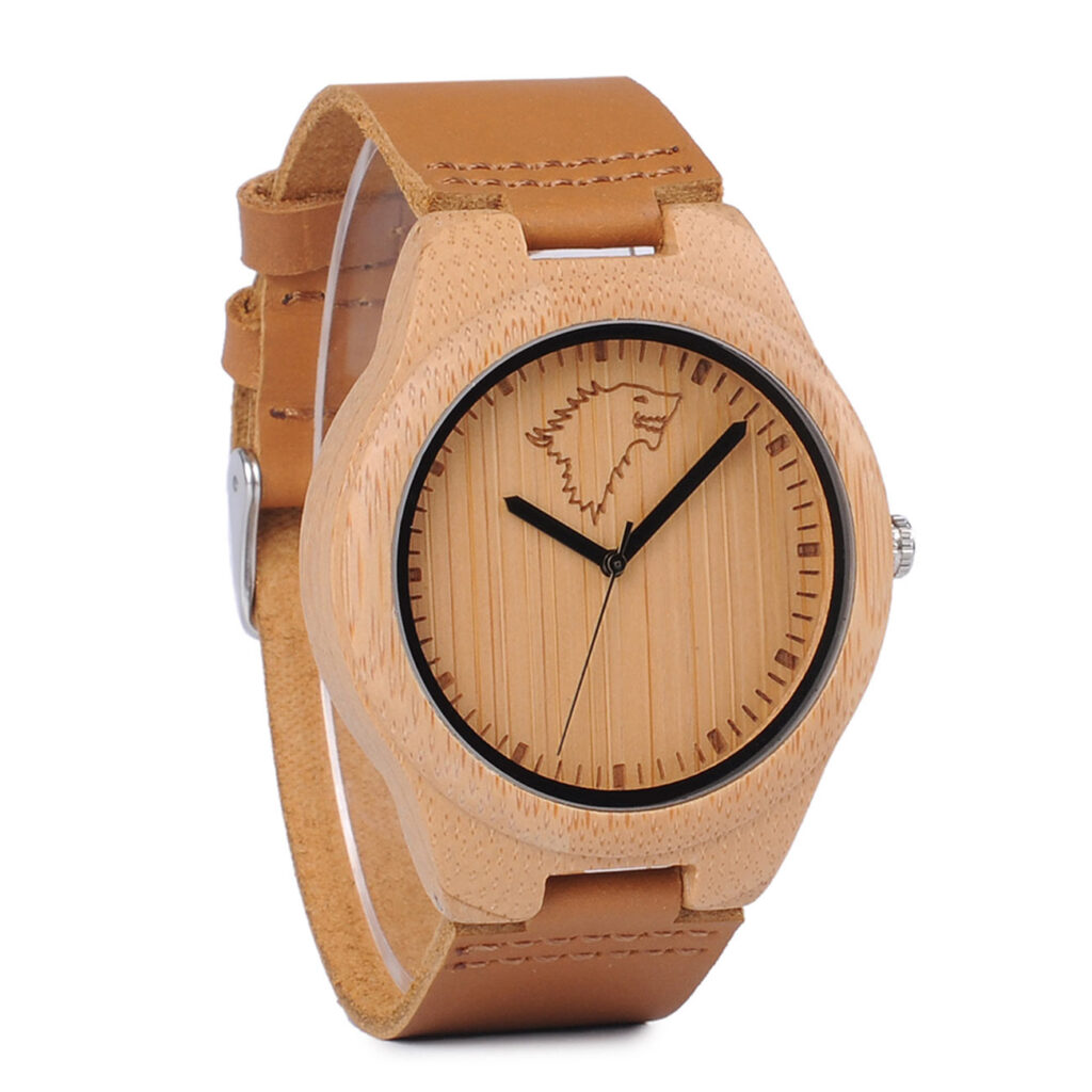 Aparte Uhr aus Bambus mit stilisertem Wildtier, Lederarmband