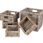 5 Rattan-Körbe, verschiedene Grössen, teils Tragegriffe, Vintage-grau