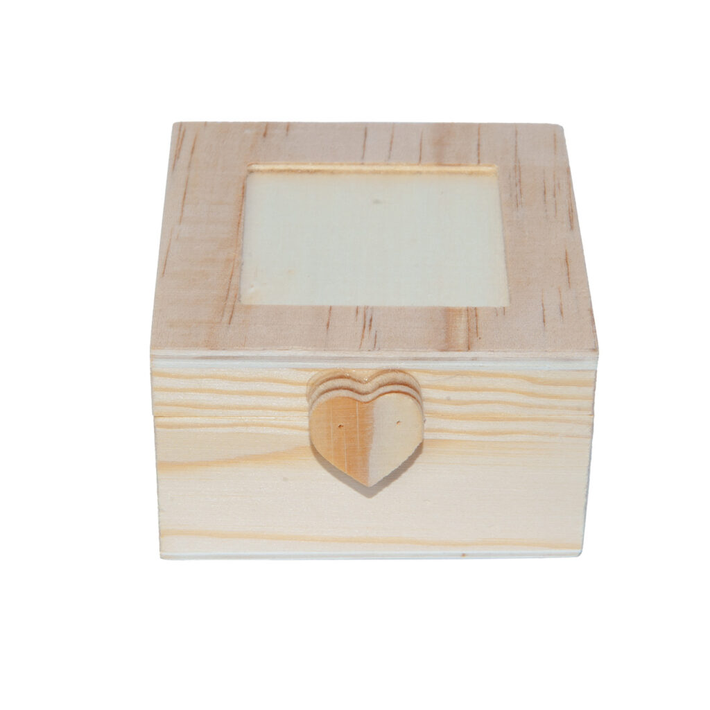 Box aus Holz mit Herz, natur, 7,5 x 8 x 4,5 cm