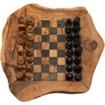 Rustikales Schachbrett aus Olivenholz mit Figuren, 30 x 30 cm, Made in Italy