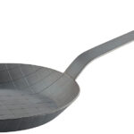 Kaltgeschmiedete Bratpfanne mit Rauten-Prägung, Ø 20 cm, 2,9 cm hoch Kaltgeschmiedete Bratpfanne mit Rauten-Prägung, Ø 20 cm, 2,9 cm hoch